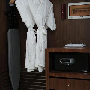 One-Bedroom King Suite